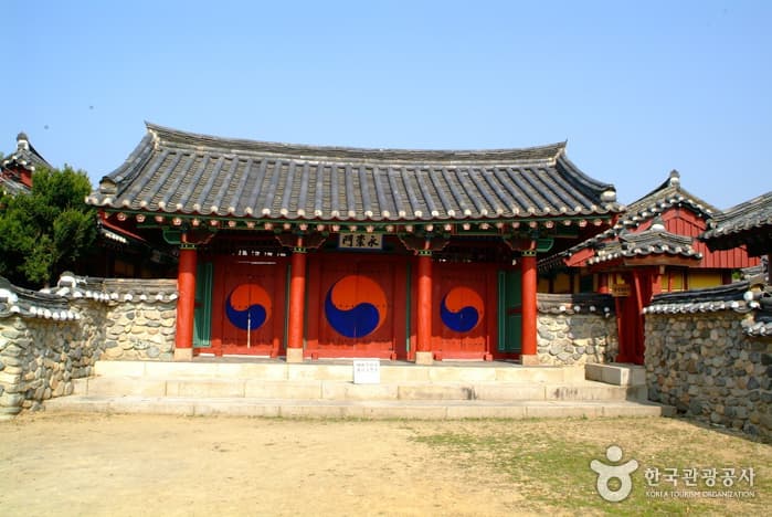 Gyeongju Five Royal Tombs (경주 오릉)