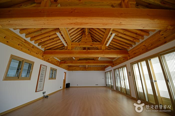 Gangenung Ojuk Hsnok Village (강릉오죽한옥마을)