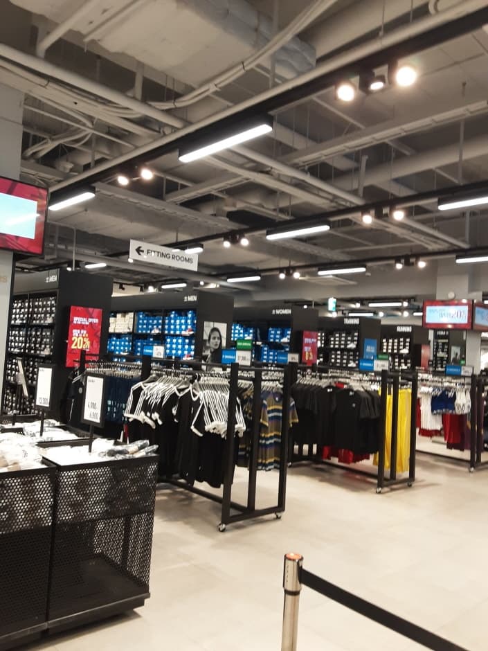 Adidas - Paju Premium Outlets Branch [Tax Refund Shop] (아디다스 신세계아울렛 파주점)