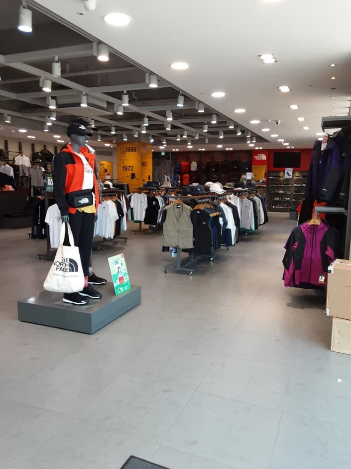 The North Face - Jeju Seogwi Branch [Tax Refund Shop] (노스페이스 제주서귀)