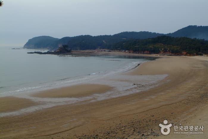 Uihang Beach (의항해수욕장)