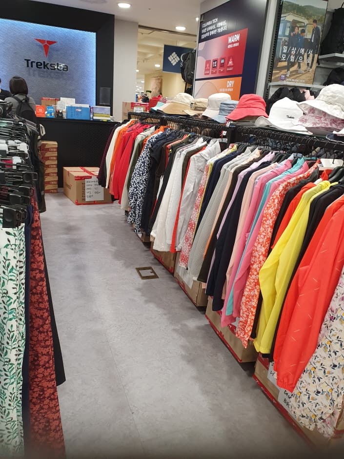 Treksta - Lotte Factory Gasan Branch [Tax Refund Shop] (트렉스타 롯데팩토리 가산)