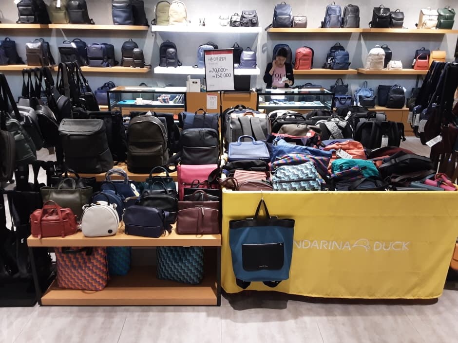 Mandarina Duck - Lotte Dongbusan Branch [Tax Refund Shop] (만다리나덕 롯데동부산)
