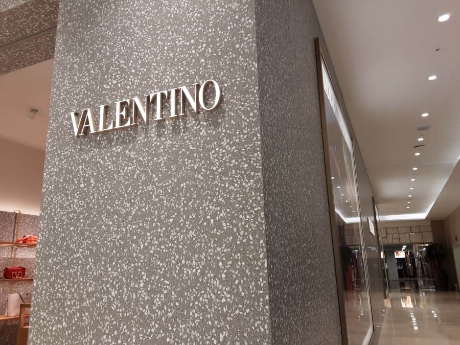 Valentino - Lotte Busan Branch [Tax Refund Shop] (발렌티노 롯데 부산점)