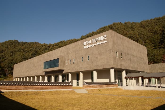 Woljeongsa Museum (월정사 성보박물관)