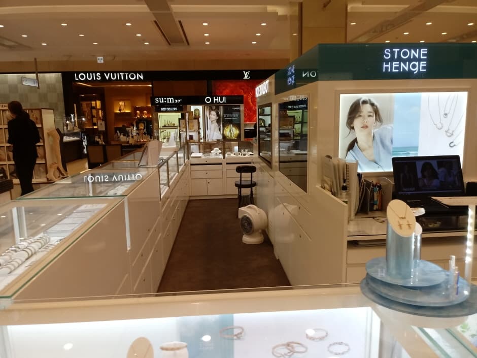 Stonehenge - Hyundai Daegu Branch [Tax Refund Shop] (스톤헨지 현대 대구점)