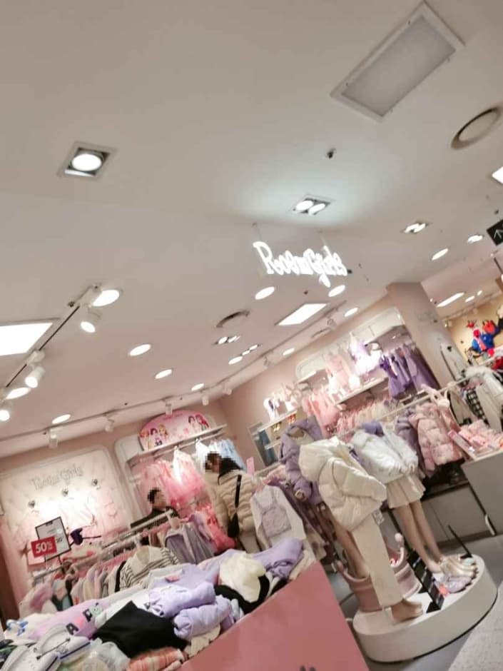 Roem Girls - Newcore Pyeongchon Branch [Tax Refund Shop] (로엠걸즈 뉴코아 평촌)