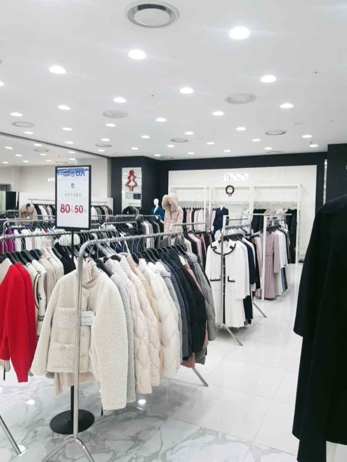 Lynn - MODA Outlet Incheon Branch [Tax Refund Shop]  (린 모다아울렛 인천점)(린 모다아울렛 인천점)
