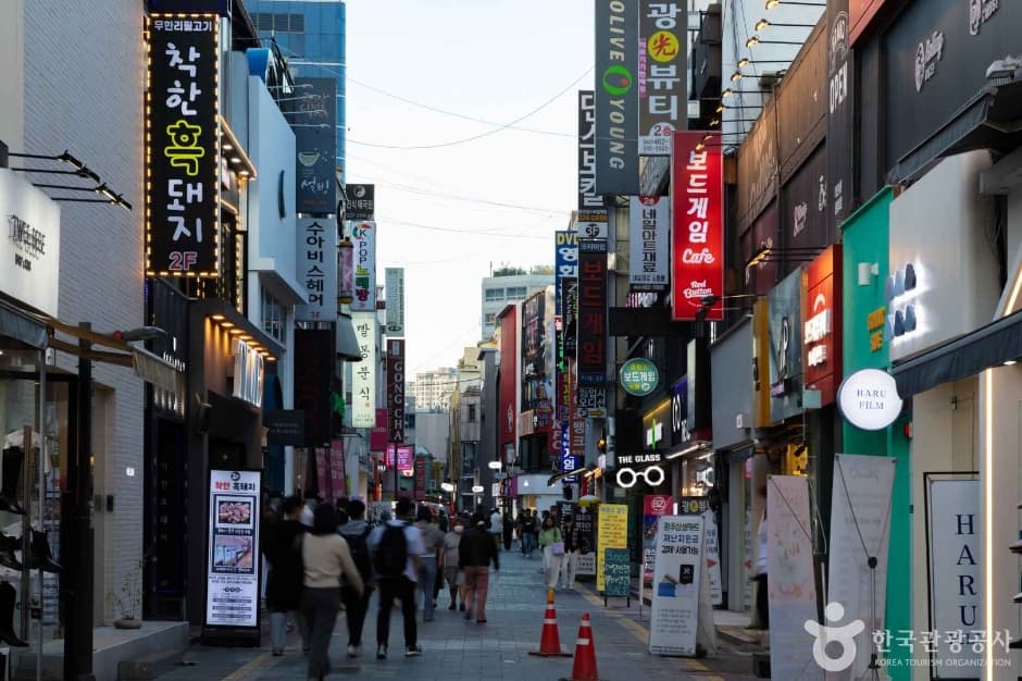 Chungjang-ro Street (충장로)