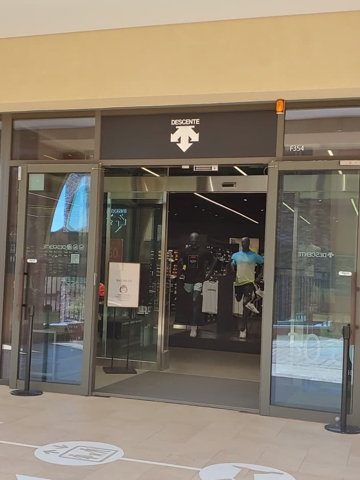 Descente - Lotte Premium Outlets Giheung Branch [Tax Refund Shop](데상트 롯데프리미엄아울렛 기흥점)