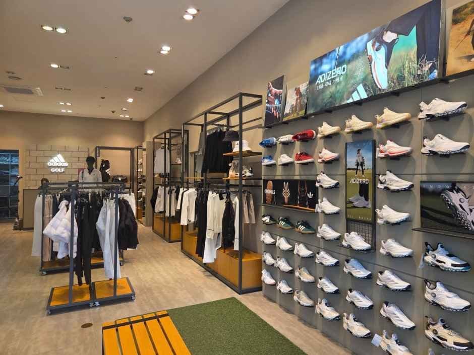 Adidas - Lotte Outlets Buyeo Branch [Tax Refund Shop] (아디다스 롯데아울렛 부여점)