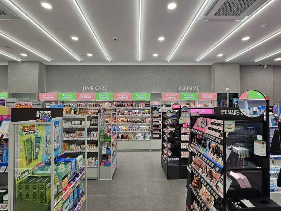 Olive Young - Dongtan Solbit Branch [Tax Refund Shop](올리브영 동탄솔빛점)