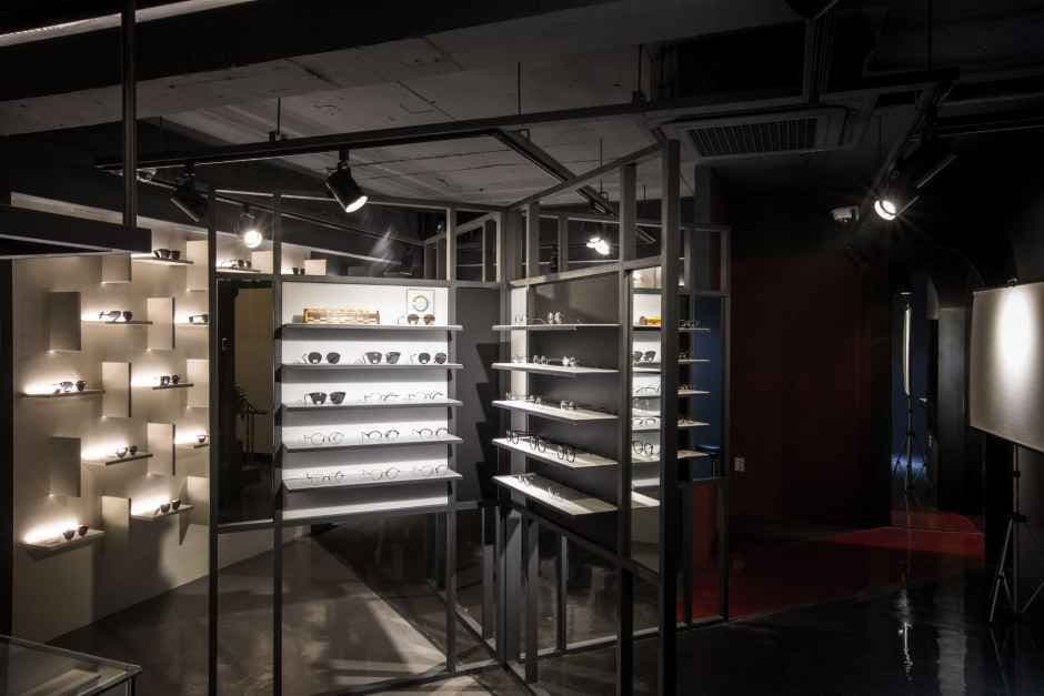 Glam Eyewear - Hongdae Branch [Tax Refund Shop] (글램아이웨어 홍대)
