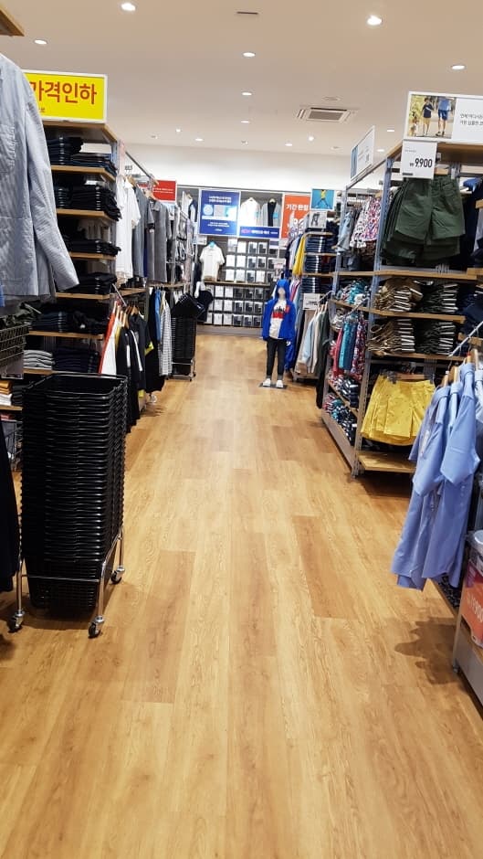 Uniqlo - Andong Branch [Tax Refund Shop](유니클로 안동점)