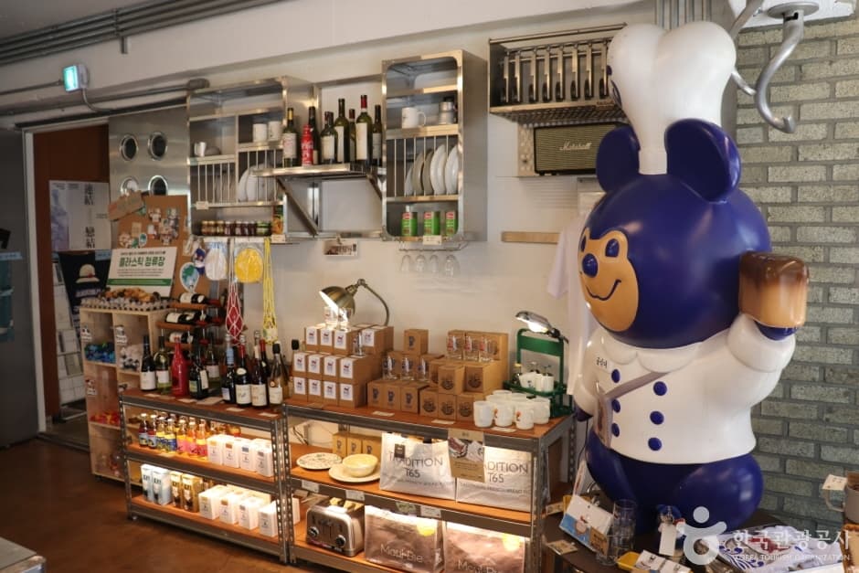 Sungsimdang Culture Space (성심당문화원)