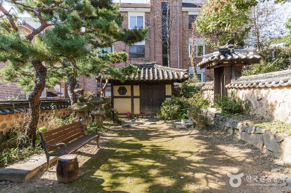 Old House of Chang Ucchin (장욱진고택)