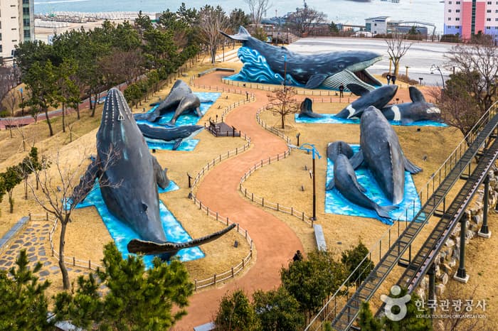 Jangsaengpo Whale Culture Village (장생포 고래문화마을)