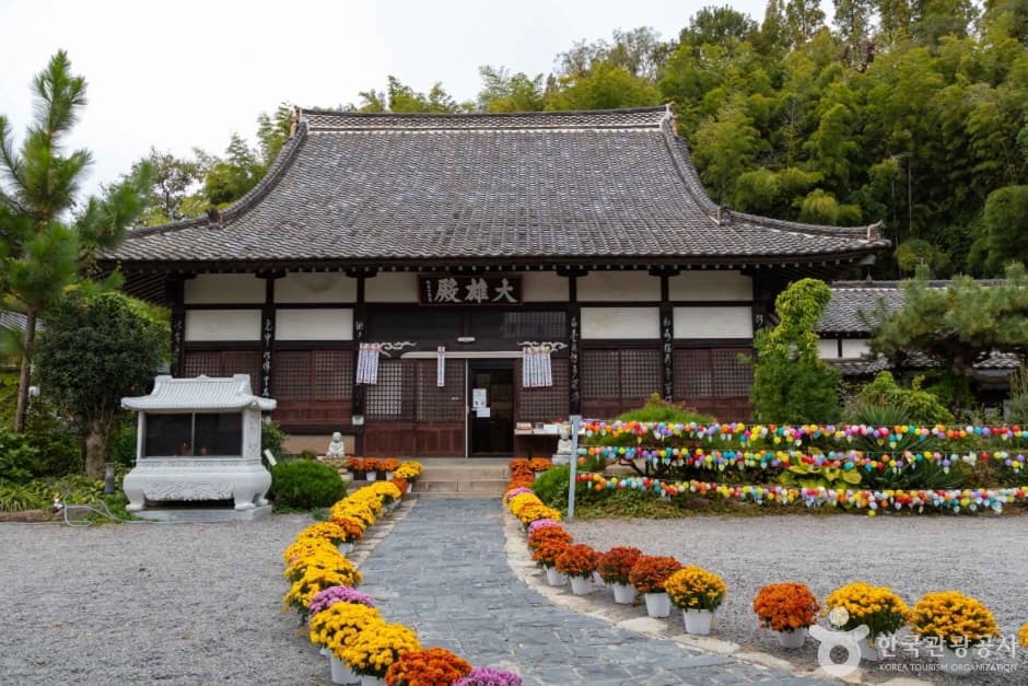 Gunsan Dongguksa Temple (동국사(군산))