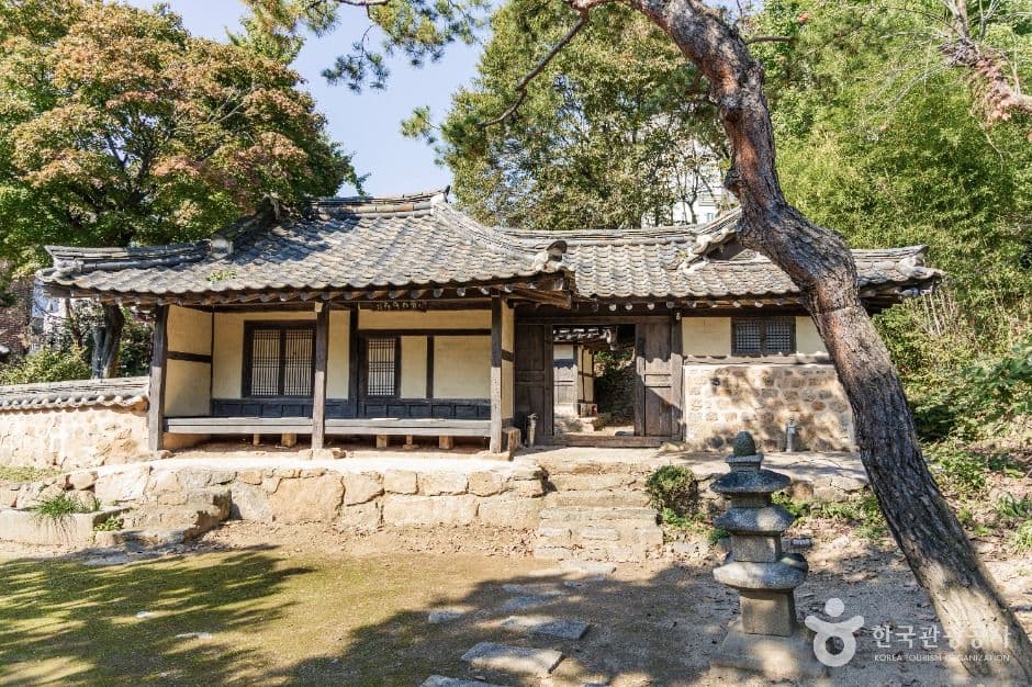 Old House of Chang Ucchin (장욱진고택)