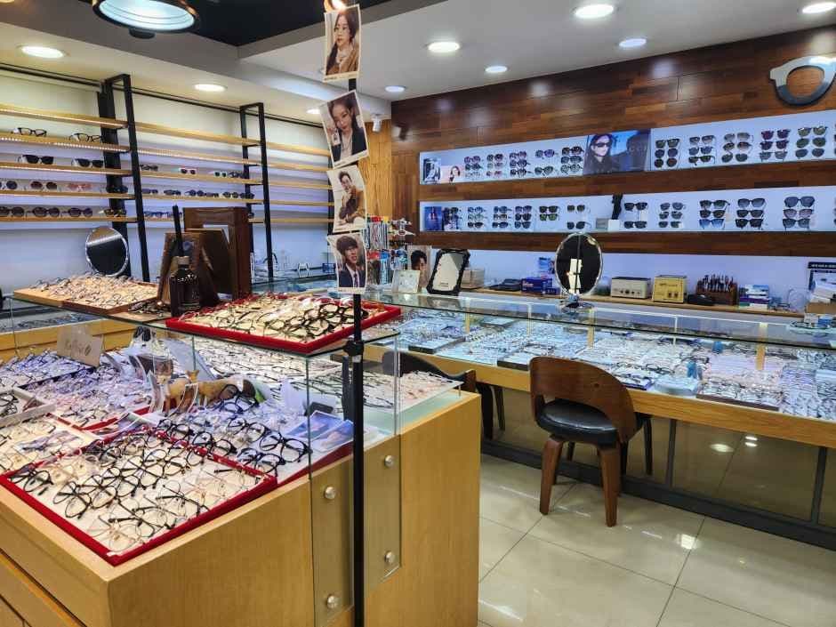 Davich Optical - Geumcheon Branch [Tax Refund Shop] (다비치안경 금천)