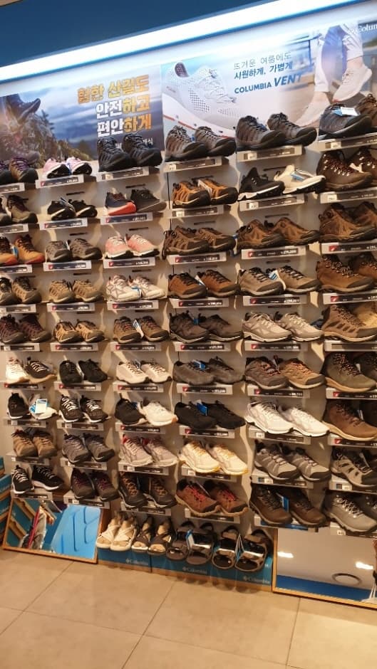 Columbia - Lotte Outlets Seoul Station Branch [Tax Refund Shop](컬럼비아 롯데아울렛 서울역점)