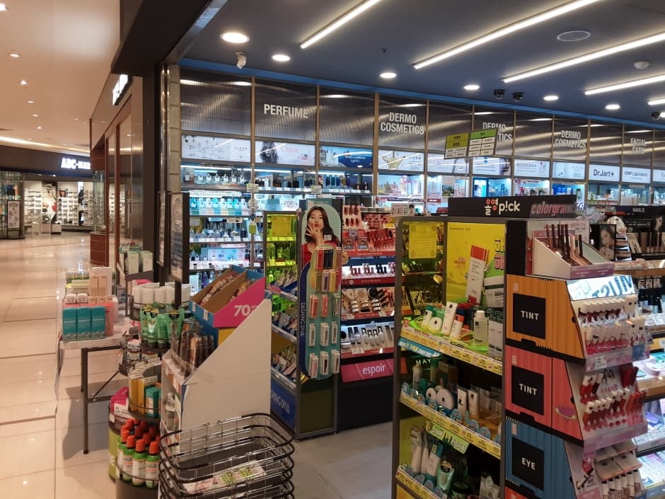 Olive Young - Cheonan Terminal Branch [Tax Refund Shop](올리브영 천안터미널점)