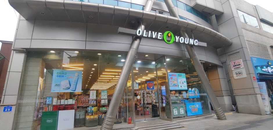 Olive Young - Sangsu Station Branch [Tax Refund Shop](올리브영 상수역점)