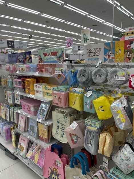 DAISO Sinsa Station Branch[Tax Refund Shop](다이소 신사역점)