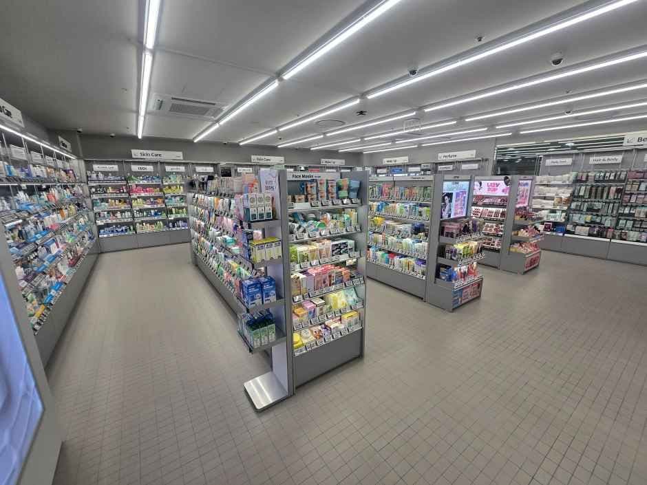 Olive Young LOTTE Outlets - Gwangju Worldcup Branch [Tax Refund Shop](올리브영 롯데아울렛광주월드컵점)