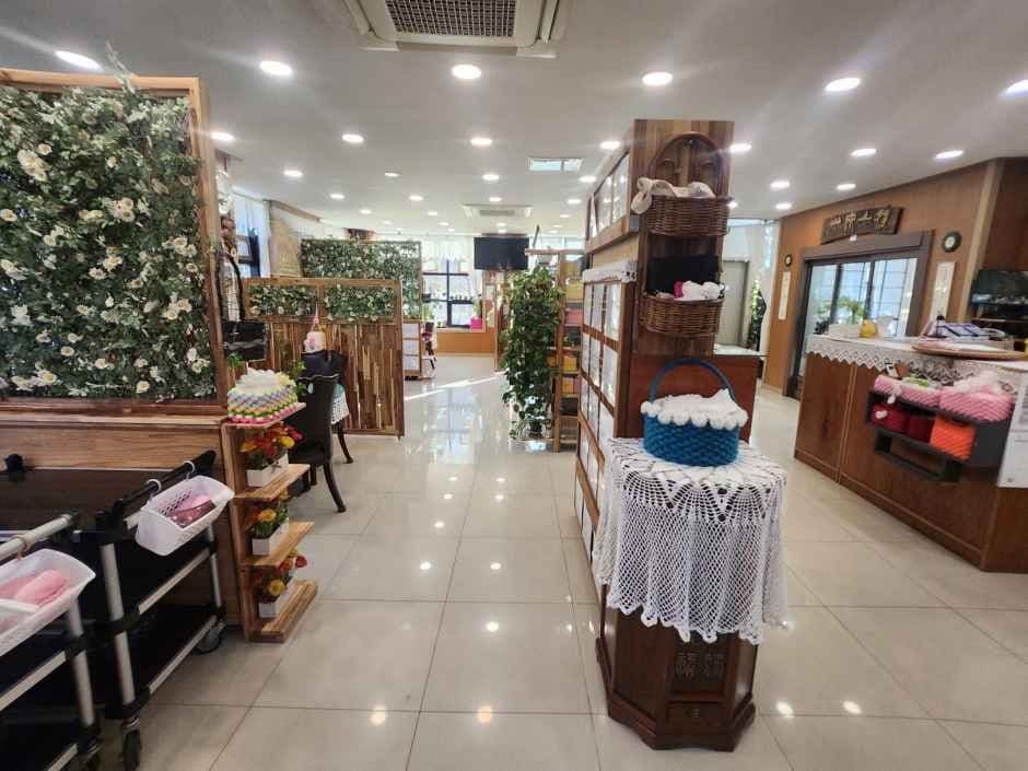 Hwanggeumeojang (황금어장)