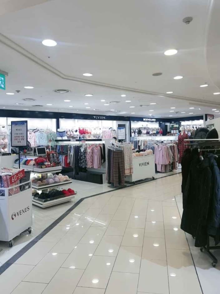 Vivienne - MODA Outlet Bupyeong Branch [Tax Refund Shop](비비안 모다아울렛 부평점)