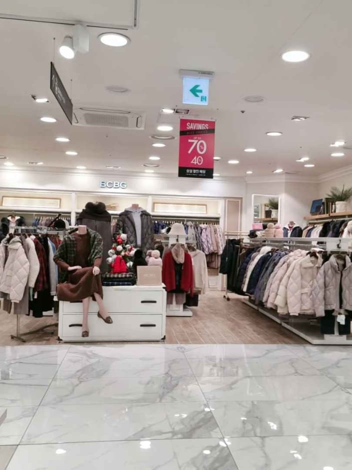 BCBG  - Newcore Outlets - Pyeongchon Branch [Tax Refund Shop](BCBG 뉴코아아울렛 평촌점)