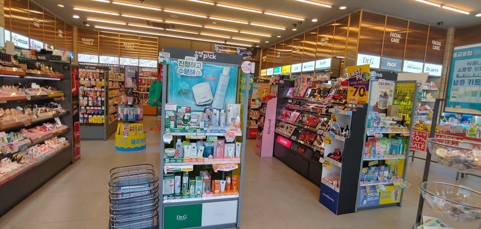 Olive Young - Donggyo-dong Branch [Tax Refund Shop](올리브영 동교동점)