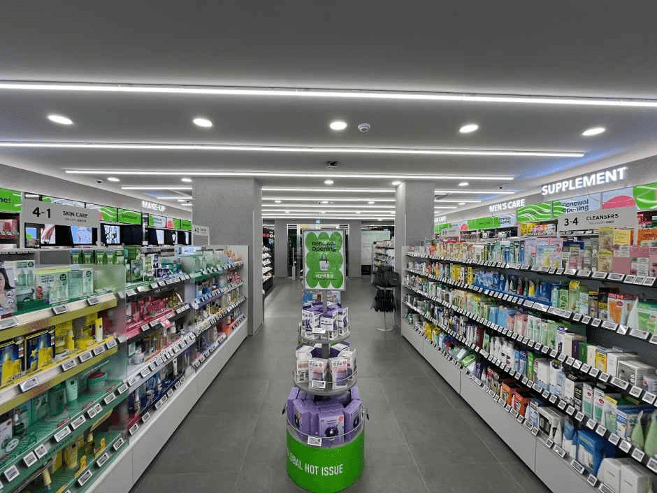Olive Young - Hongik University Entrance Branch [Tax Refund Shop](올리브영 홍대정문점)