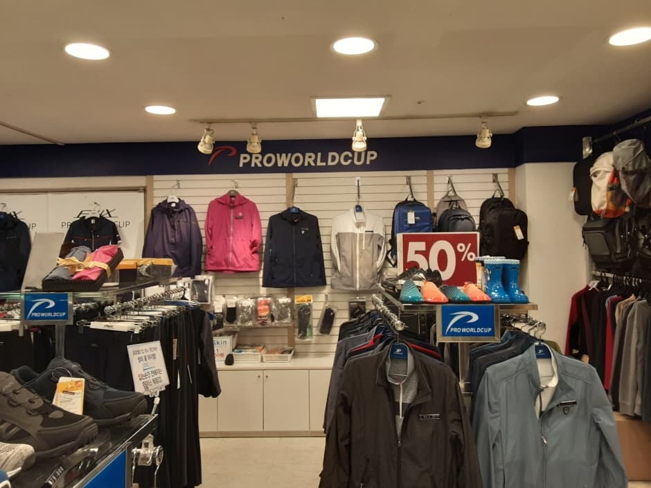 Proworldcup - Newcore Outlet Ulsan Branch [Tax Refund Shop](프로월드컵 뉴코아아울렛 울산점)