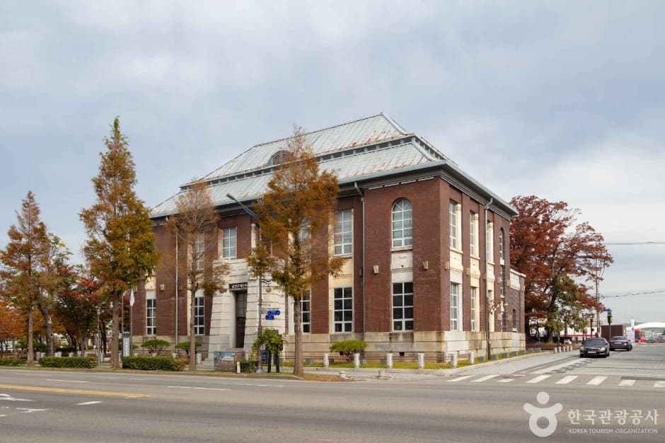 Gunsan Modern Architecture Exhibition Hall (근대건축관 (구)조선은행군산지점)