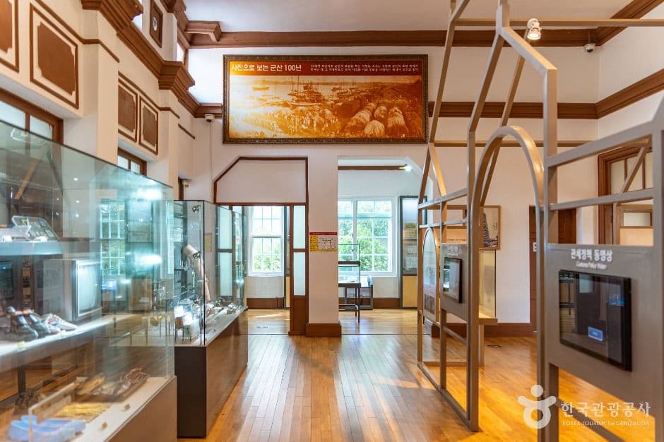 Former Main Building of the Gunsan Customs (옛 군산세관)