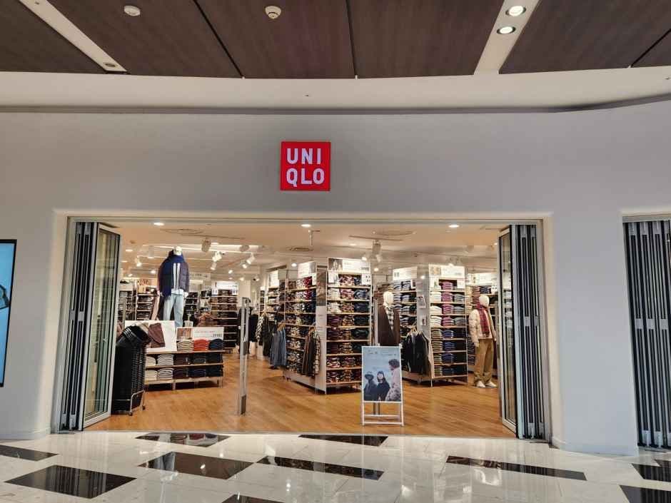 Uniqlo - Sinchon Branch [Tax Refund Shop](유니클로 IFC몰점)