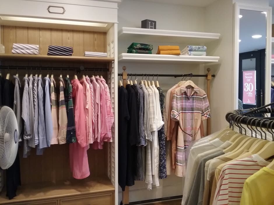 Hazzys - Gangneung Branch [Tax Refund Shop](헤지스 강릉점)