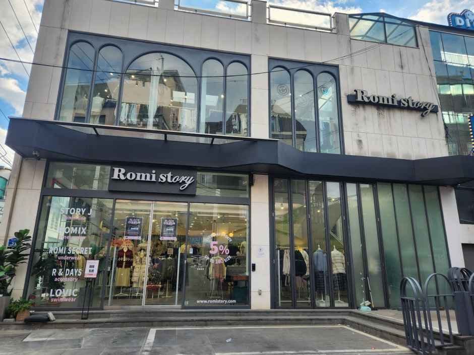 Romi Story Flagship Store - Hongdae Branch [Tax Refund Shop](로미스토리 플래그십스토어 홍대점)