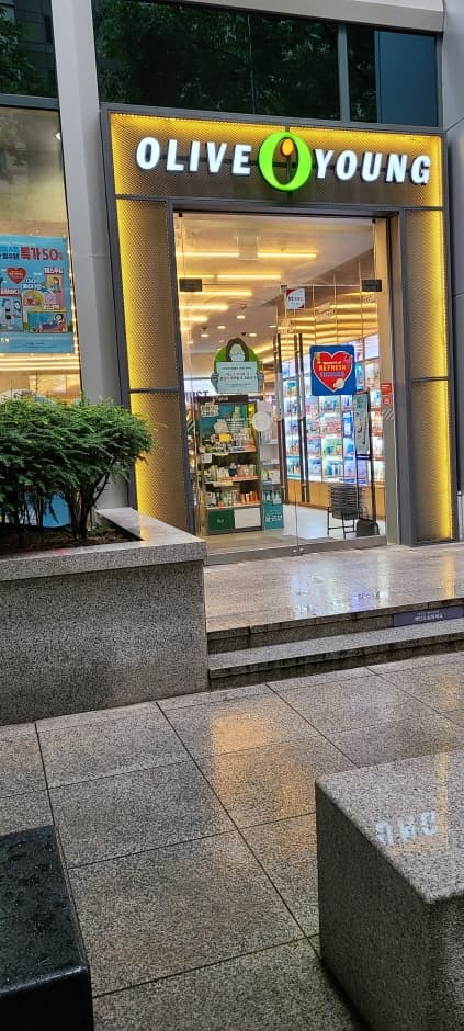 Olive Young - Tower Palace Branch [Tax Refund Shop](올리브영 타워팰리스점)