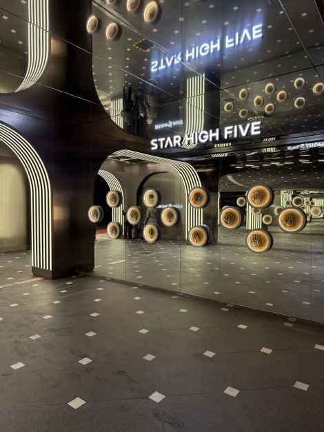 Lotte Duty Free Shop - Myeongdong Main Store (롯데면세점 명동본점)