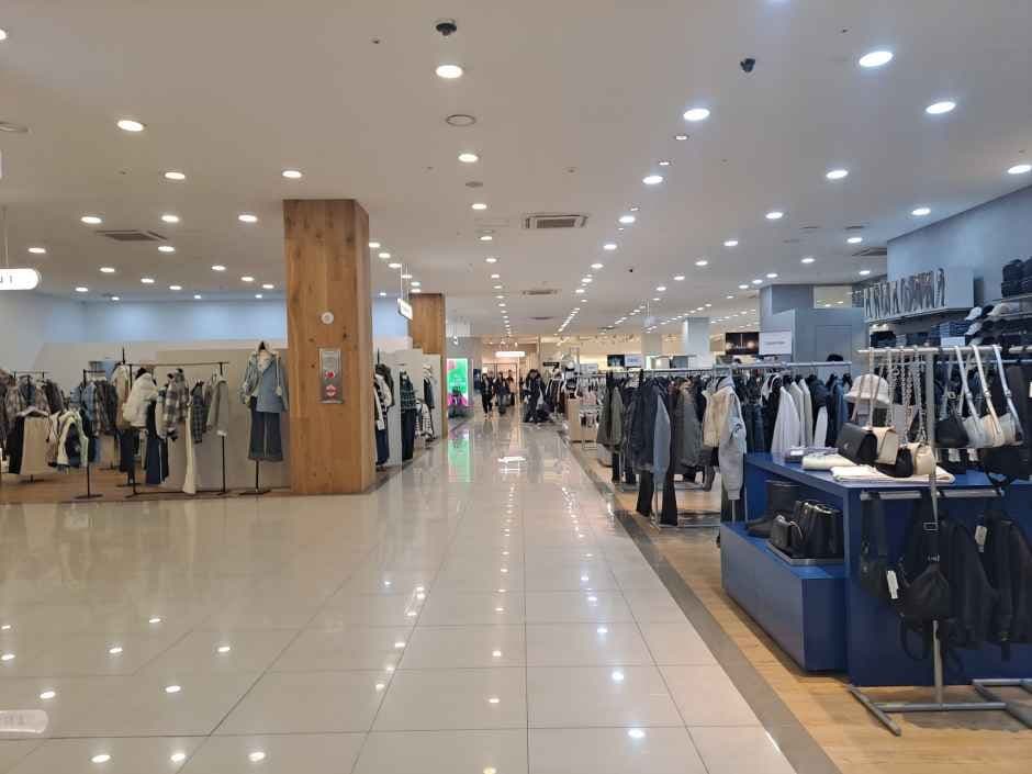 LF Square - Yangju Branch [Tax Refund Shop] (LF스퀘어 양주점)
