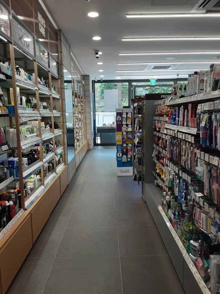 Olive Young - Guil Station Branch [Tax Refund Shop](올리브영 구일역점)