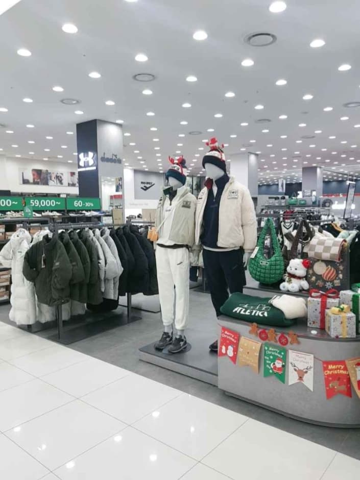 Diadora - MODA Outlet Incheon Branch [Tax Refund Shop](디아도라 모다아울렛 인천점)