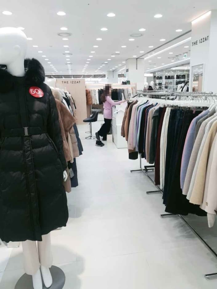 The Izzat - MODA Outlet Incheon Branch [Tax Refund Shop]  (더아이잗 모다아울렛 인천점)(더아이잗 모다아울렛 인천점)