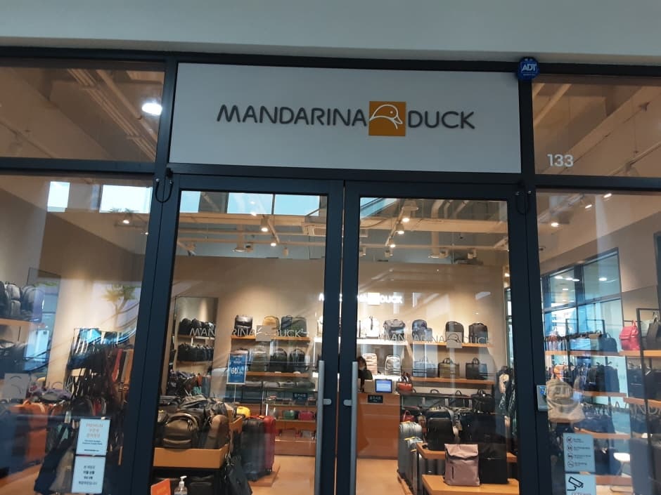 Mandarina Duck - Hyundai Premium Outlets Gimpo Branch [Tax Refund Shop](만다리나덕 현대프리미엄아울렛 김포점)