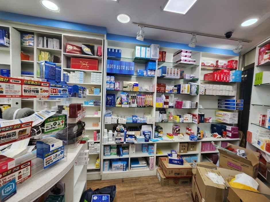 Mangwonsijang Pharmacy [Tax Refund Shop](망원시장약국)