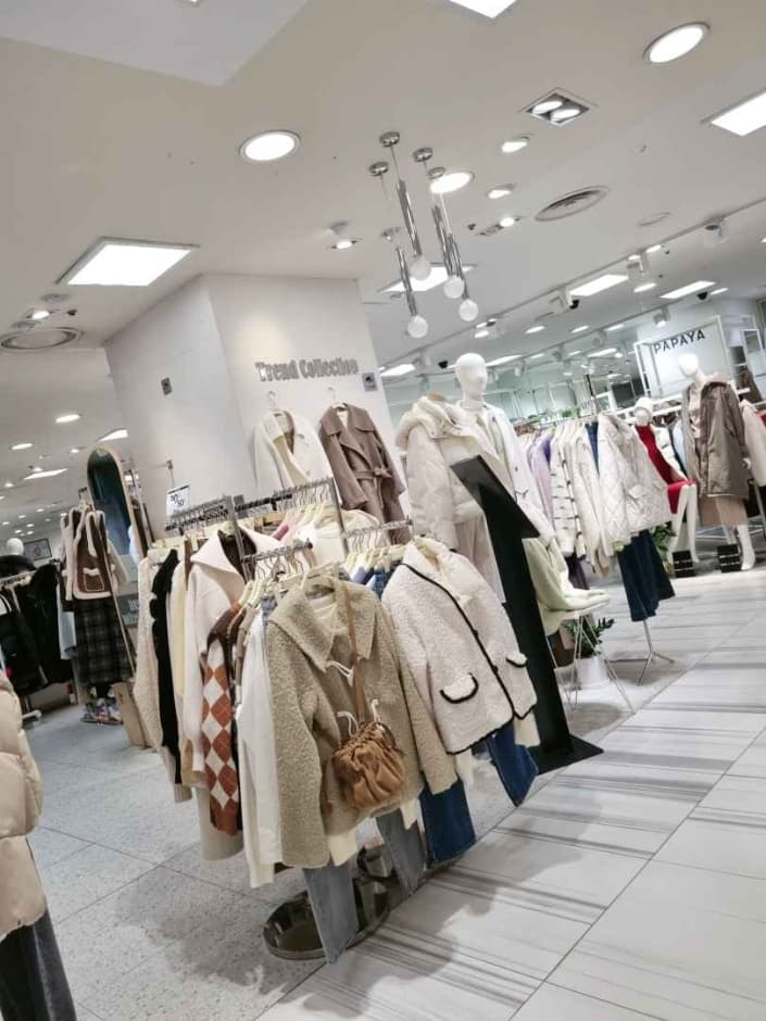 Trend Collection  - Newcore Outlets - Pyeongchon Branch [Tax Refund Shop](트렌드컬렉션 뉴코아아울렛 평촌점)