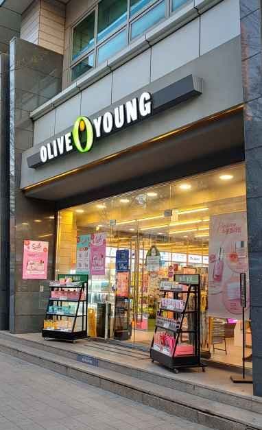 Olive Young - Omokgyo Station Branch [Tax Refund Shop] (올리브영 오목교역)